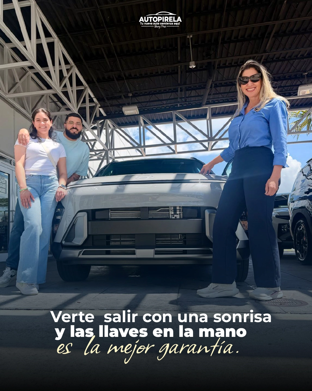 Beatriz acompañando una entrega de vehículo